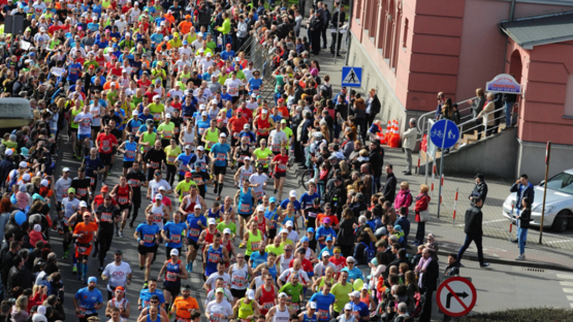 Amerykanie wnioskują – maraton poniżej 2 godzin tylko w Dębnie! 